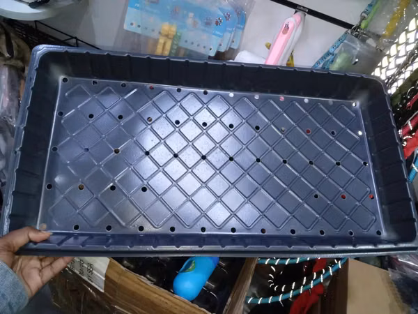 Lightweight Hydroponic Trays With Holes